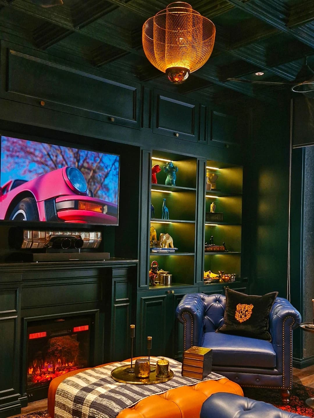 Entertainment Lounge